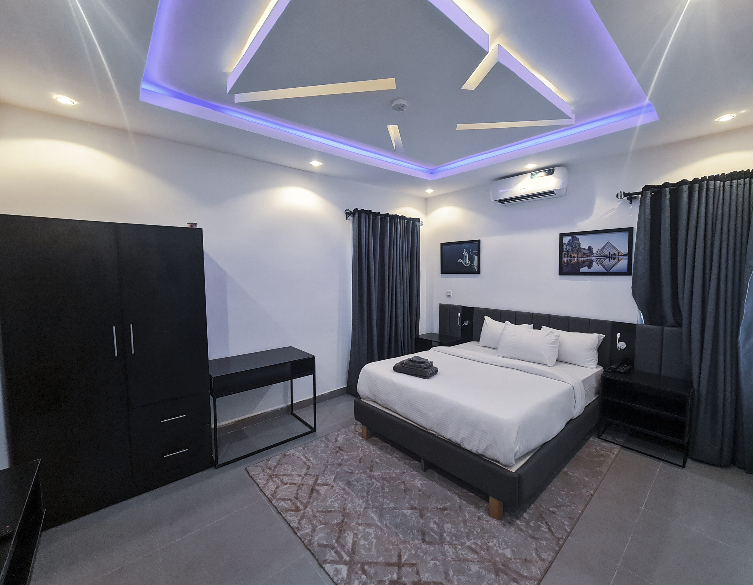 Room 09